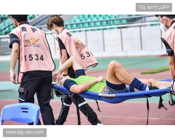 游泳少年创造个人最佳成绩震惊团队