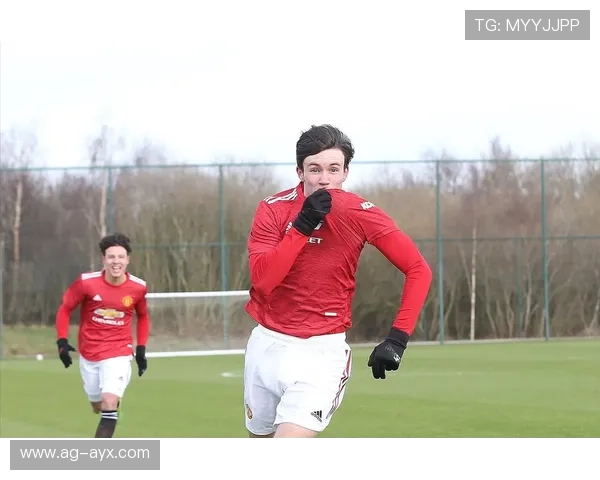 曼联青训传控训练节奏更紧凑,未来星辰耀赛场 曼联青训传控训练节奏更紧凑,未来星辰耀赛场