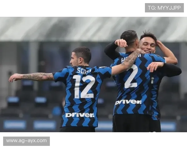 劳塔罗飞身倒钩逼出惊呼,国际米兰边路频繁变化的战术叙事 劳塔罗飞身倒钩逼出惊呼,国际米兰边路频繁变化的战术叙事