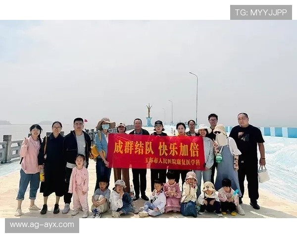 冠军球队举办球员家庭日活动增强团队凝聚力,家庭足球队 冠军球队举办球员家庭日活动增强团队凝聚力,家庭足球队